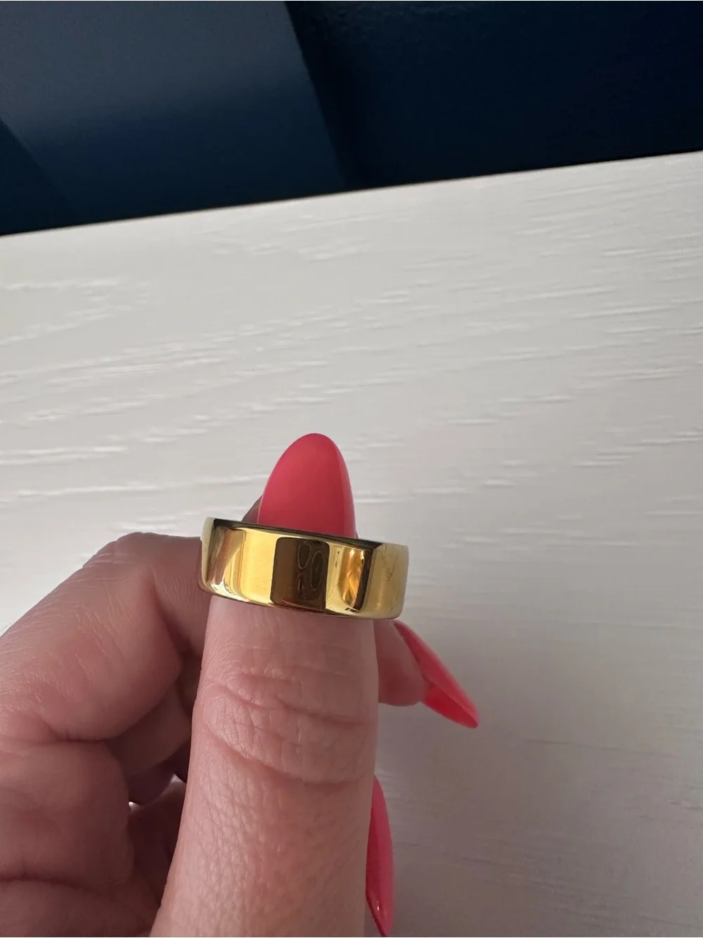 Gold Oura Ring 4 Size 8 with Charger